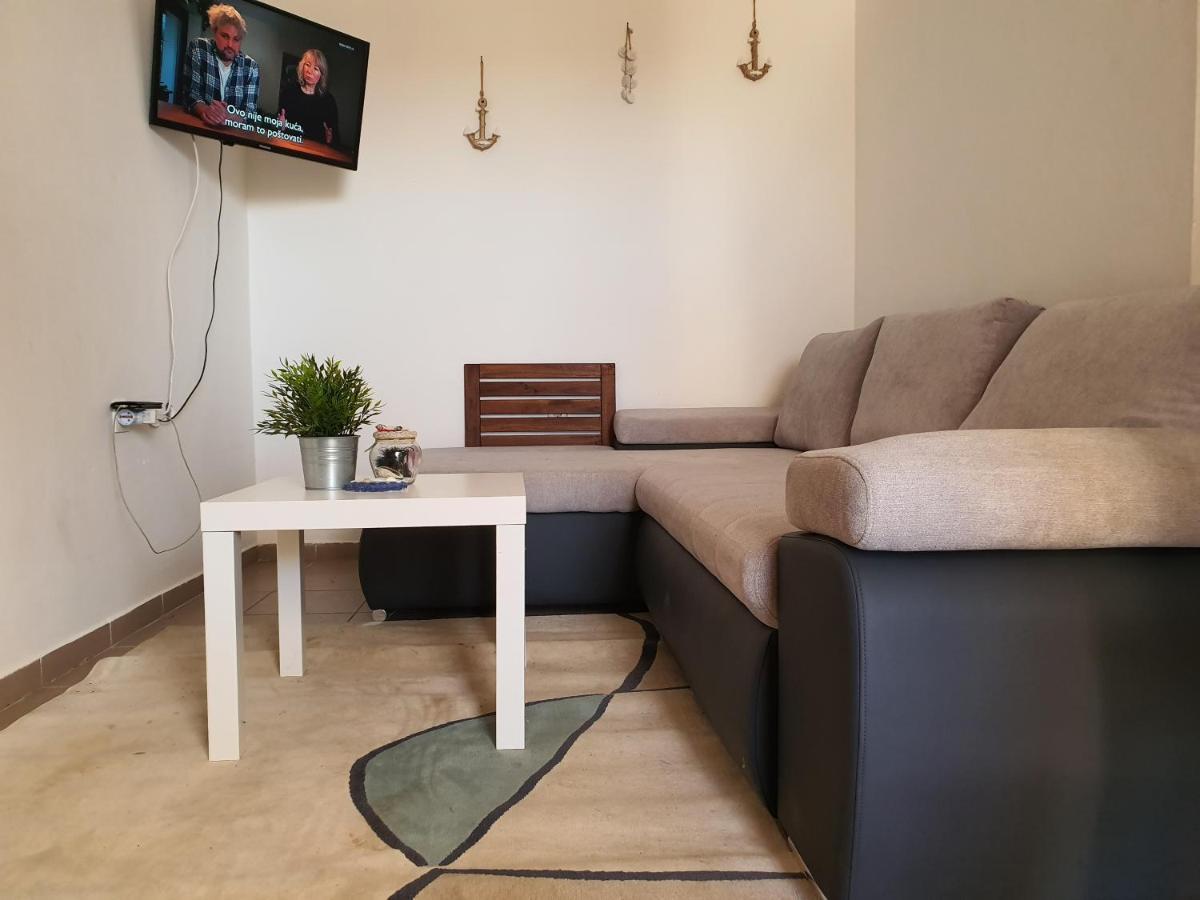 Apartmani Bellevue Vir Exterior foto