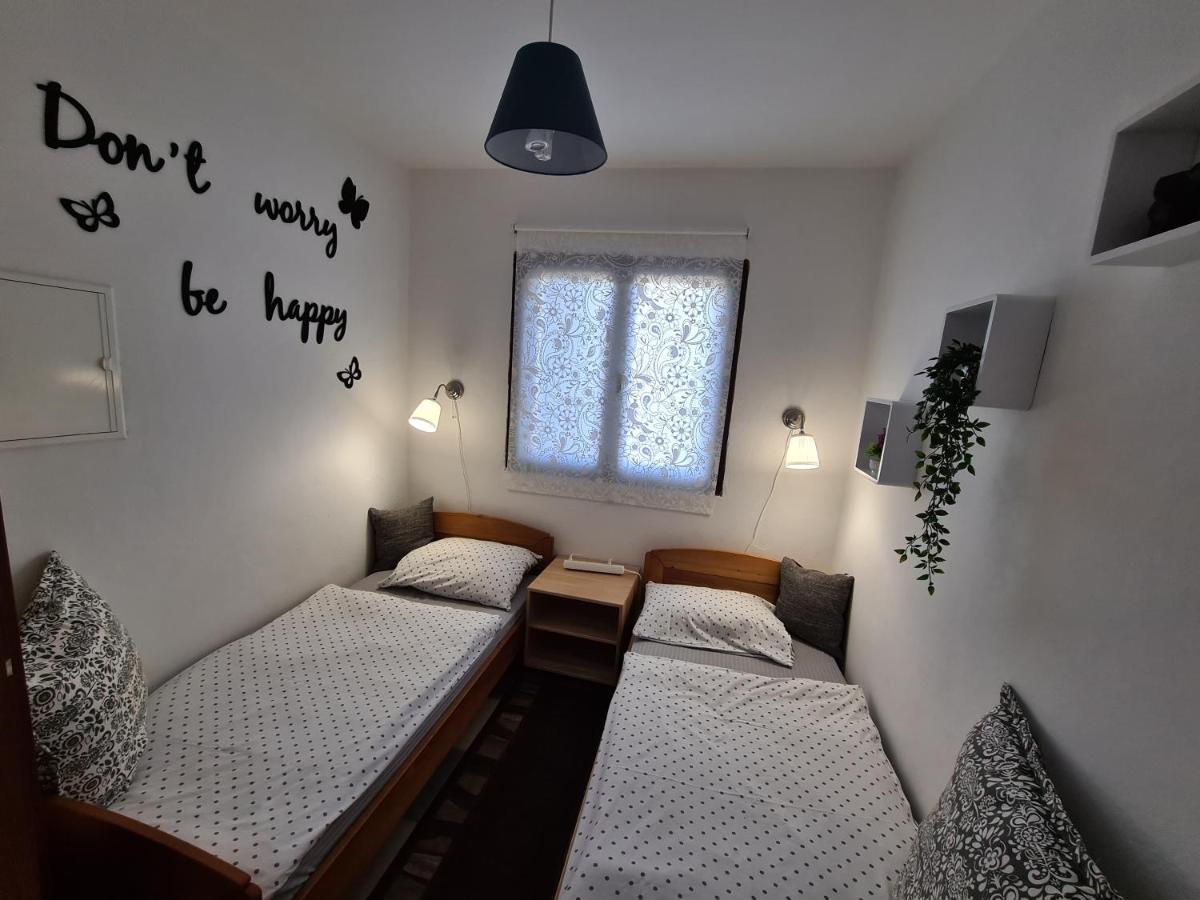 Apartmani Bellevue Vir Exterior foto